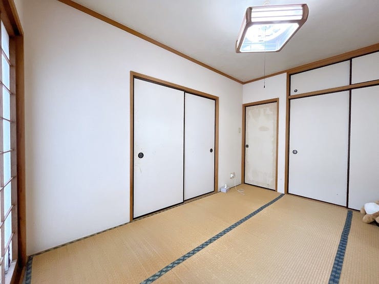 押入れがあり、布団などもたくさん収納できます◎