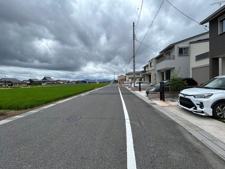 前道は6m以上あり、車の出し入れもラクラク!