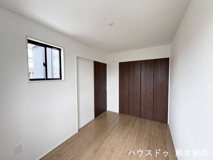 ■洋室5帖
・各部屋に収納があり、季節物などの収納場所に困りません。