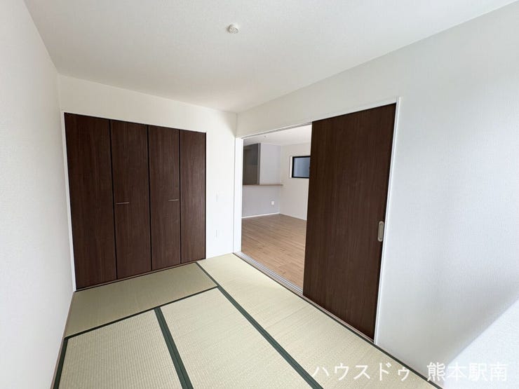 ■和室5帖
・畳の香りで落ち着くことができます。