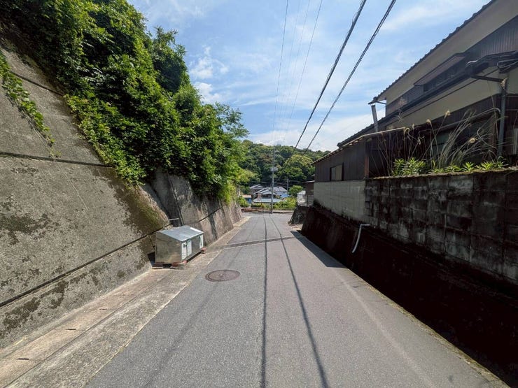 視界が開けており、遠くの山々まで見渡せる気持ちの良い環境です!