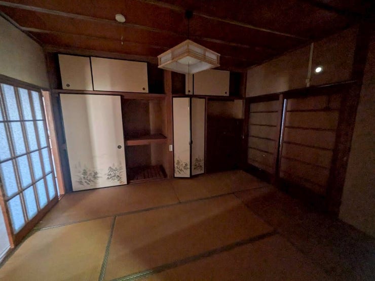 大容量の押入れがあり、お布団や季節物の衣類もすっきり収納可能!