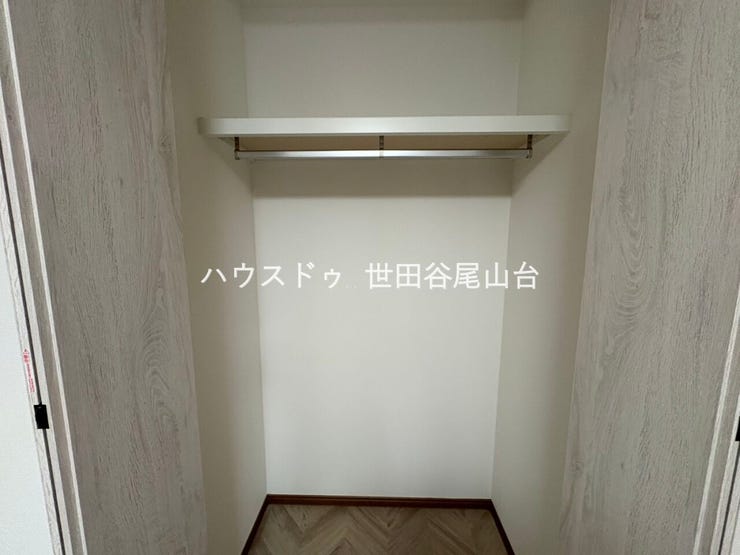 大型クローゼットに加え、階段周りやLDKにも収納を配置。住空間をすっきりと保てます。