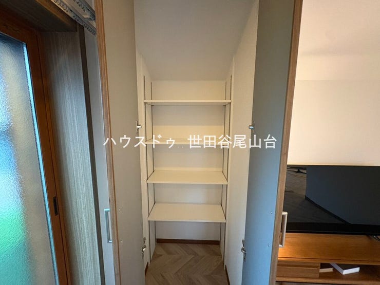 各居室に収納スペースを確保し、LDK内にも収納を配置。生活用品から季節物までしっかり収納できます。