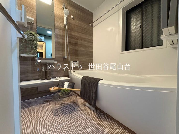 ゆとりある広さを確保したユニットバス。窓付きで換気もしやすく、一日の疲れをゆったりと癒せる空間です。