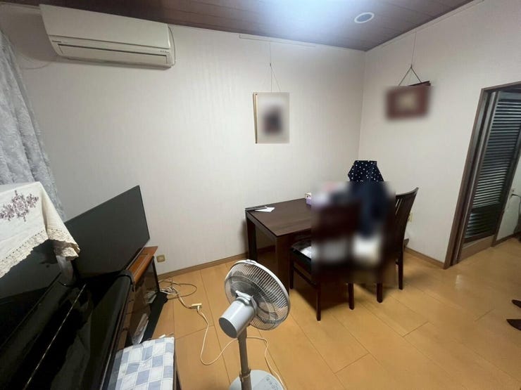 【1階 洋室】
キッチンに続く洋室です。