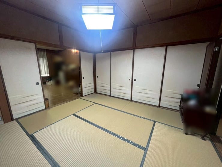【和室②】
押入のある8帖和室。