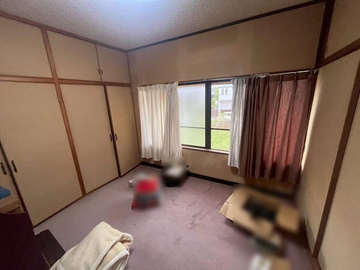 【2階北側 洋室】
2階北側の洋室はカーペットになっています。
