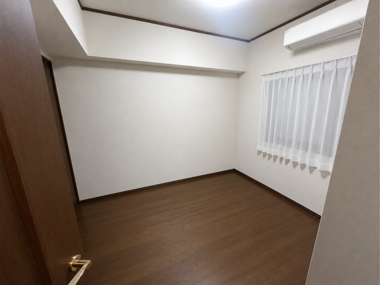 シンプルな内装で家具を合わせやすい洋室です。
※AIによる空室修正をしております。
