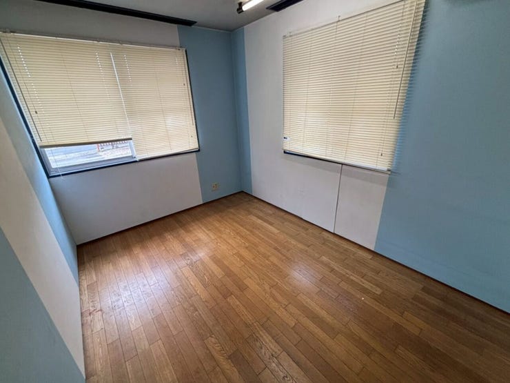 2 面採光の明るいお部屋で、一人で過ごす時間も大切にできます。