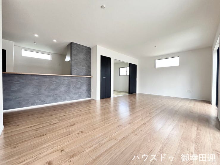 ■安らぎと笑顔の中心地■陽光が優しく降り注ぎ、会話が自然と弾む。ここでは、毎日が特別な時間へと変わります。