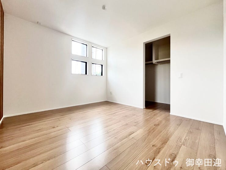 ■2階7帖洋室■心からリラックスできる静けさ、上質な眠りで、毎日をリセットします。明日への活力を養う空間です。