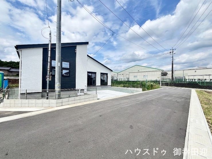 ■理想を叶える新しい暮らしの舞台■高いデザイン性と機能性を兼ね備えた住まい。ここで、家族の新しい物語が始まります。