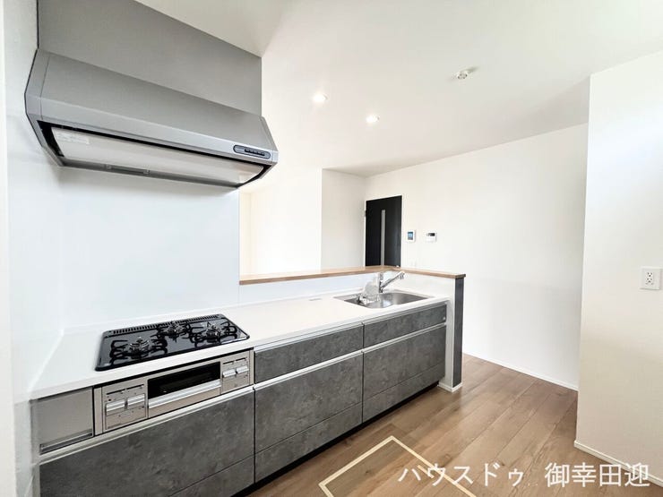 ■家族の「美味しい」が集まる舞台■高い機能性と美しいデザインを両立。料理する人も、待つ人も、笑顔になれる場所です。