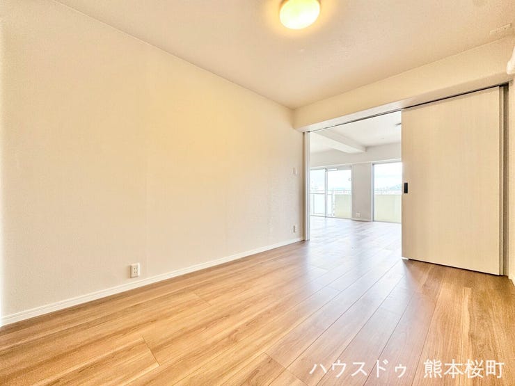 ■5.1帖洋室■心からリラックスできる静けさ、上質な眠りで、毎日をリセットします。明日への活力を養う空間です。