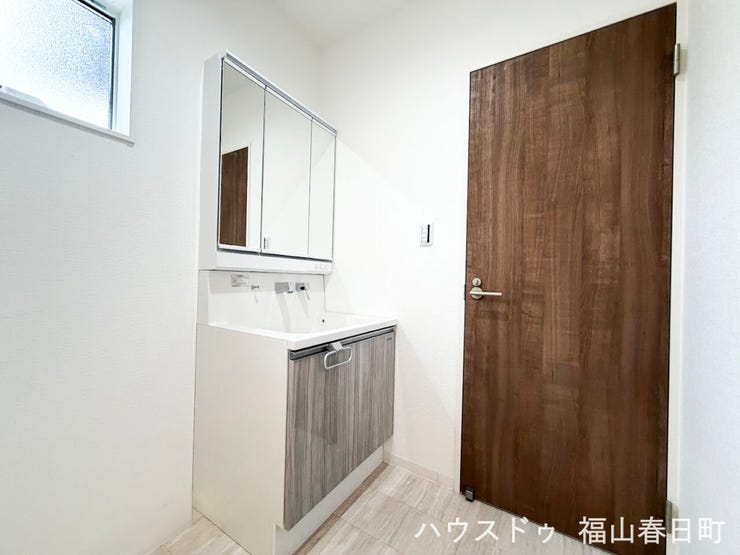 ■清々しいリフレッシュ空間■自分を磨き、気持ちを切り替える。心地よい光が差し込むプライベートスペース。