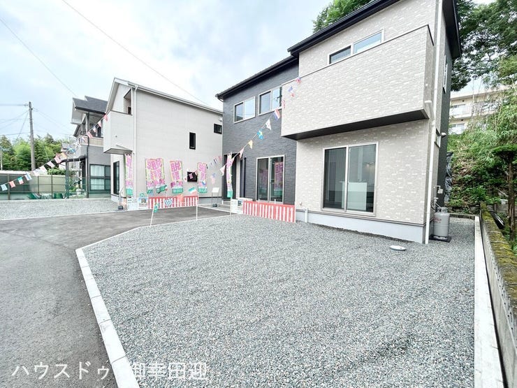 ■□■駐車スペース■□■
並列で駐車可能!砂利があることで歩くと音がするので防犯にもいいです!