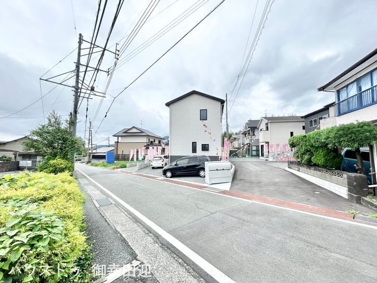 ■□■前面道路■□■
ゆとりのある道路なので離合も難なくできそうですね♪