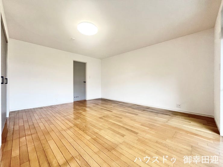 ■1階11帖洋室■心からリラックスできる静けさ、上質な眠りで、毎日をリセットします。明日への活力を養う空間です。