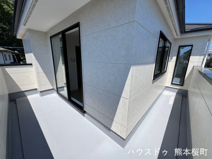 ■空の下の開放的な特等席■日光浴や読書、外の空気を感じながらリフレッシュ。暮らしを豊かにする、もう一つの心地よい空間です。