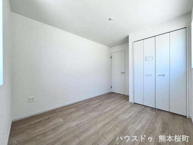 ■2階5.4帖洋室■寝室、書斎、趣味の部屋。家族の成長やライフスタイルに合わせ、様々な使い方ができる快適な空間です。