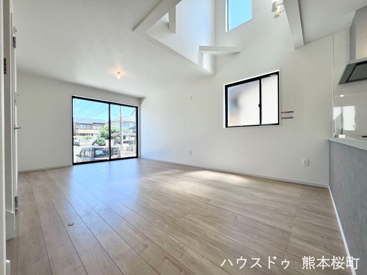 ■安らぎと笑顔の中心地■陽光が優しく降り注ぎ、会話が自然と弾む。ここでは、毎日が特別な時間へと変わります。