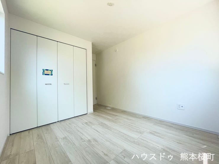 ■2階5.3帖洋室■寝室、書斎、趣味の部屋。家族の成長やライフスタイルに合わせ、様々な使い方ができる快適な空間です。