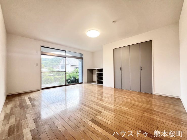 ■1階11帖洋室■心からリラックスできる静けさ、上質な眠りで、毎日をリセットします。明日への活力を養う空間です。