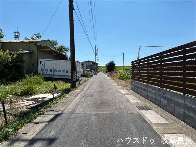 ≪北側西向き≫前面道路約3mの静かな住環境。落ち着いた街並みの中で、ゆとりある新生活をスタートできます。