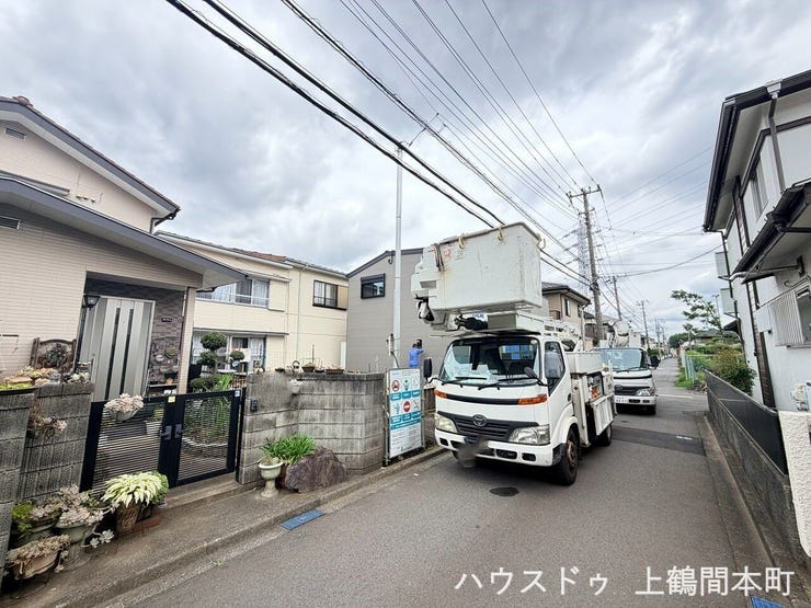 前面道路も見渡しやすく、小さなお子様のいるご家庭にも安心感のある住環境。