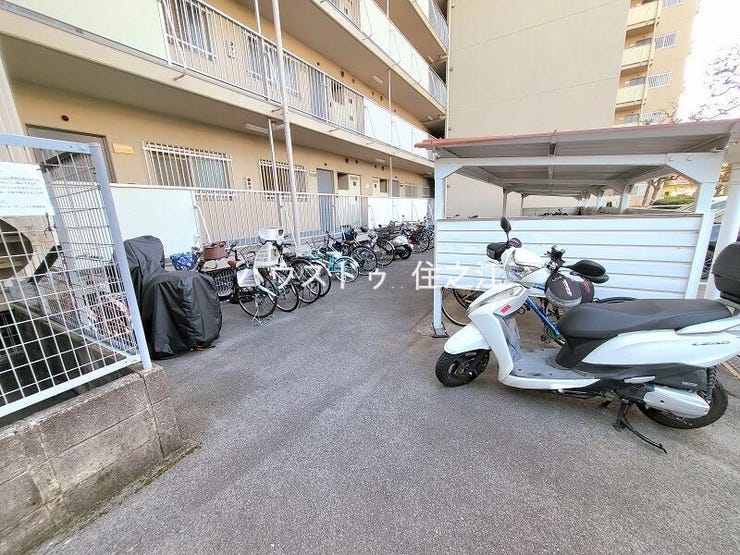 ★バイク置場。最新の空き状況の確認はお気軽にお申し付け下さい。