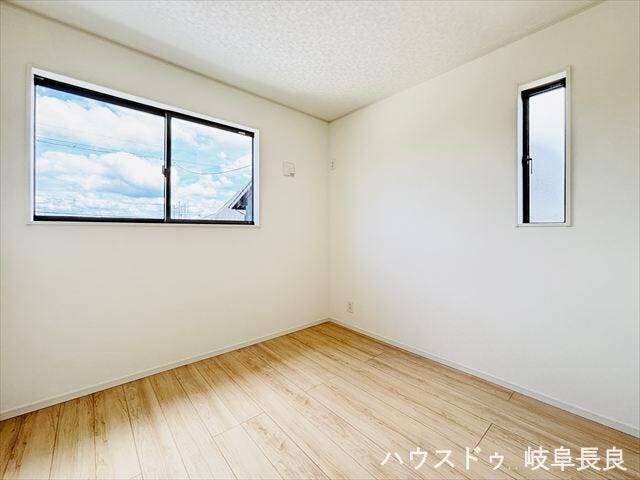 ≪5帖≫落ち着いた雰囲気が魅力の北側洋室。読書や在宅ワークなど、集中したい時間にもおすすめのお部屋です。