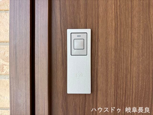 ≪スマートロック≫鍵を取り出さずに操作できるスマートキーを採用。毎日の外出や帰宅をより快適にサポートします。