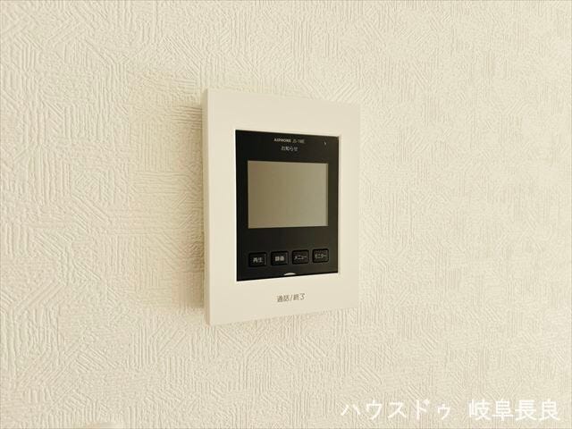 ≪モニター付きインターホン≫安心のモニター付きインターホンを備えた住まい。防犯面に配慮しながら快適な暮らしをサポートします。