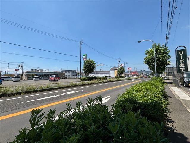 ≪西側北向き≫広めの前面道路に面した住まい。開放感のある街並みと快適な住環境をぜひ現地でご体感ください。