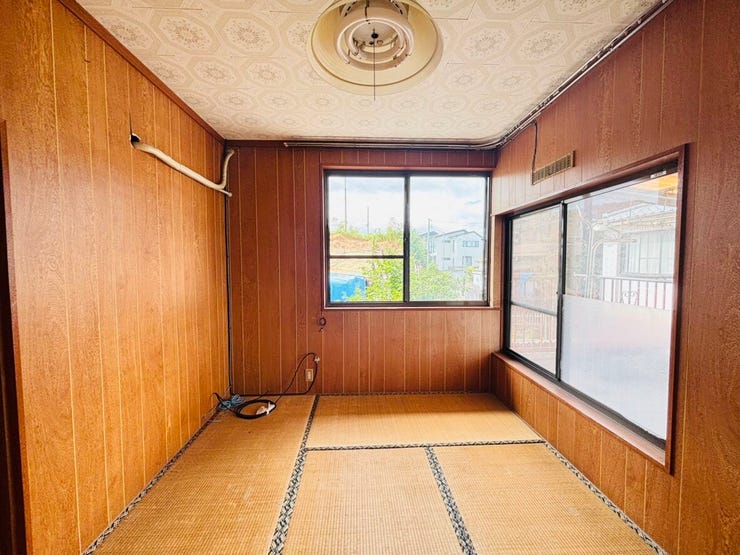 見晴らしの良い大きな窓付きです。