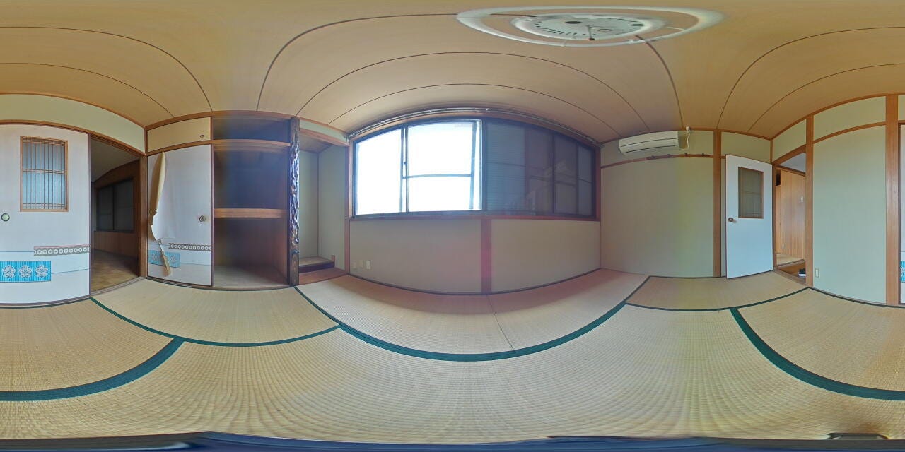 収納スペースが広い和室です。
