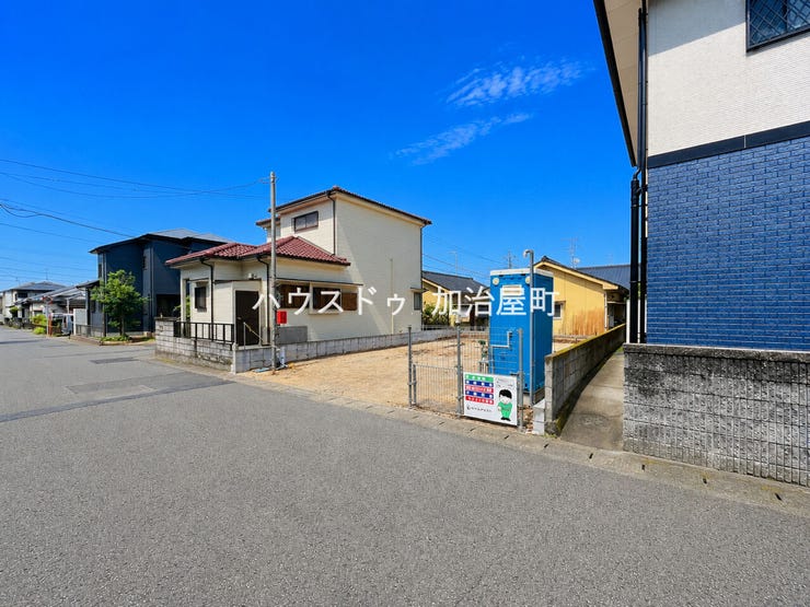 ご家族や来客時の駐車もスムーズ。毎日の暮らしやすさを支える大切なポイントです。