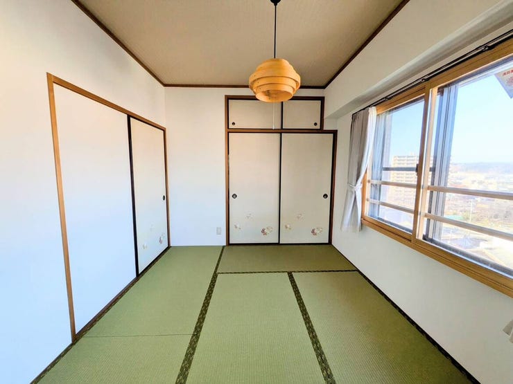 和室は二重窓、畳表替え、ふすま貼り換えをしています。