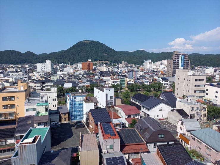 春は袋川や久松山の桜がベランダから見えます。