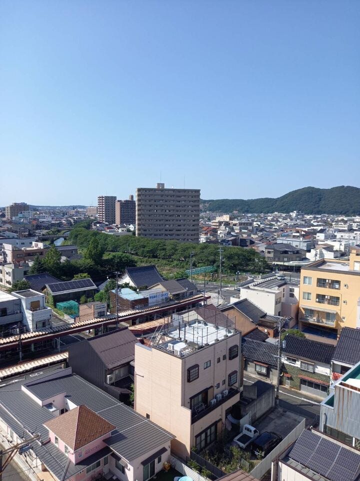 南東向き10階なので日当たり・眺望・通風・採光良好です。