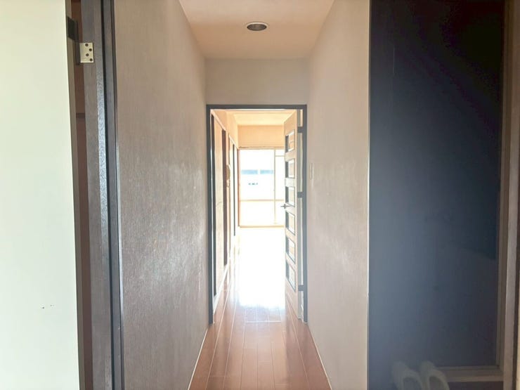 玄関からお部屋まで、まっすぐ伸びる機能的な動線です。