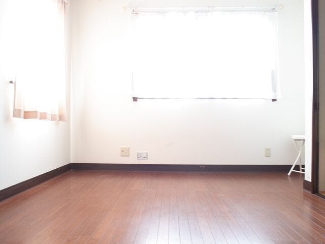 2階5帖洋室です。各部屋収納付きです。
