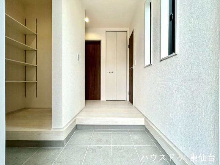 程よく抜け感があって圧迫感が抑えられたおもてなしの玄関です♪