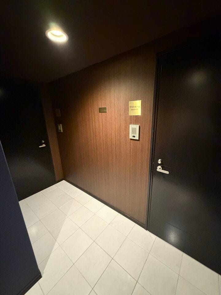 来客時に利用できるゲストルーム。ホテルのスイートルームさながらの上質な空間で、ご家族やお客様をもてなせます。(有料)