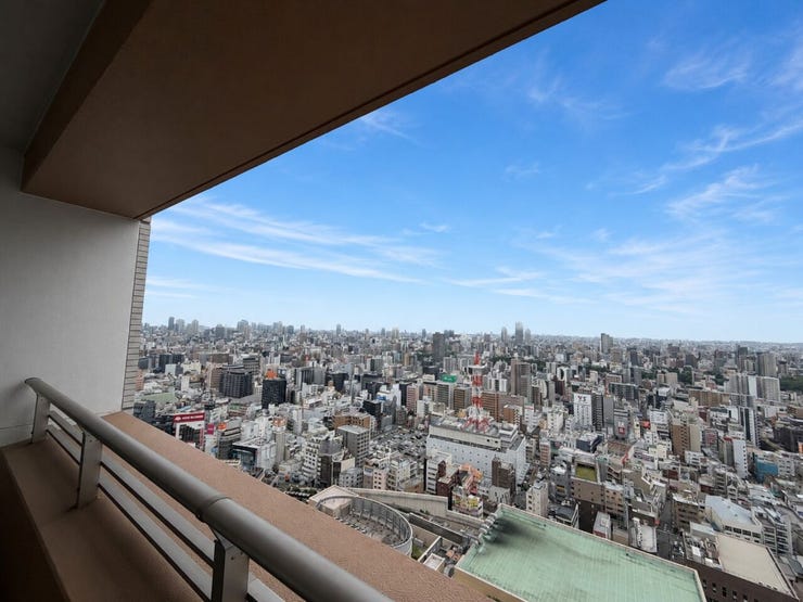 35階からの圧巻のパノラマビュー。時間帯によって変化する都市の景色を毎日楽しめます。