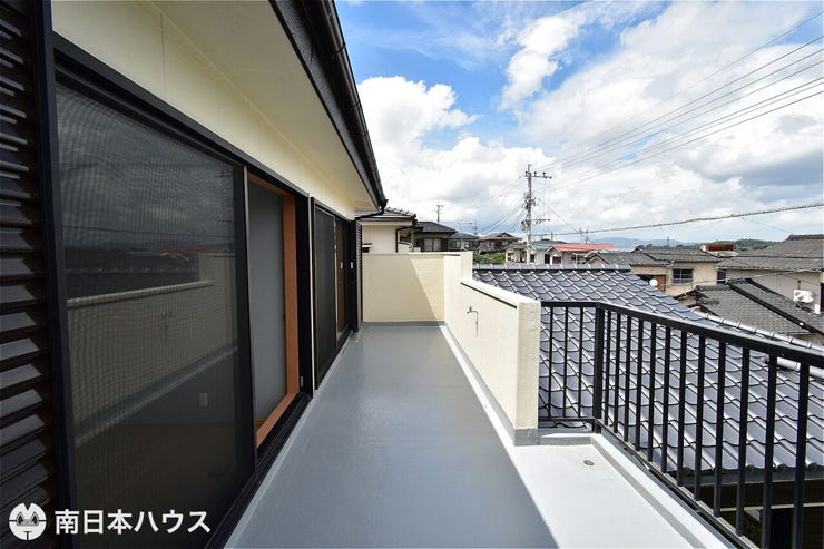【バルコニー】東向きのバルコニーです!外水栓あります♪