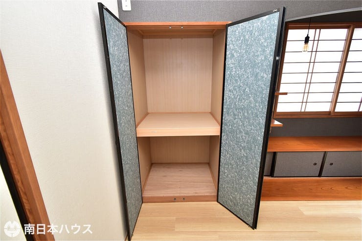【1階洋室収納】
