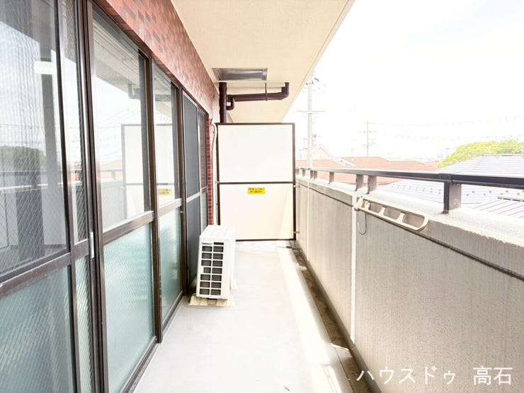 広さのあるバルコニーは日当たりも良く、ご家族の洗濯物もたっぷり干せる便利なスペース。毎日の家事をしっかりサポートします。