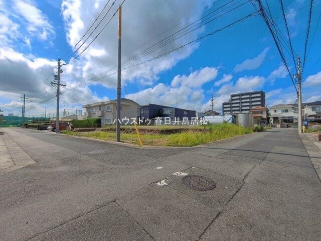 【外観】
◇外観写真◇
白山町6丁目にある全3区画のお土地です。建築条件なしでお好きなハウスメーカーや工務店などでご建築していただけます♪南向き道路につき陽当たりも良好です♪